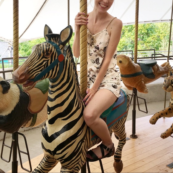 Floral White Romper - Picture 5 of 5